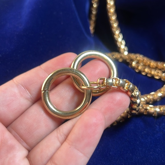 Women’s shoulder bag velvet bucket bag with gold chain drawstring in navy - Picture 11 of 12